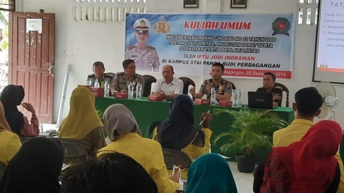 Kasatlantas Polres Simalungun Beri MKU Immplementasi UU NO 22 Tahun 2019 Di STAI Panca Budi Perdagangan